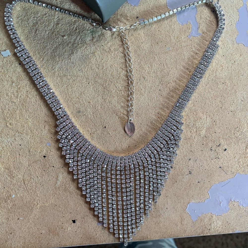 Beautiful necklace for $5 with no damages at all and very good quality